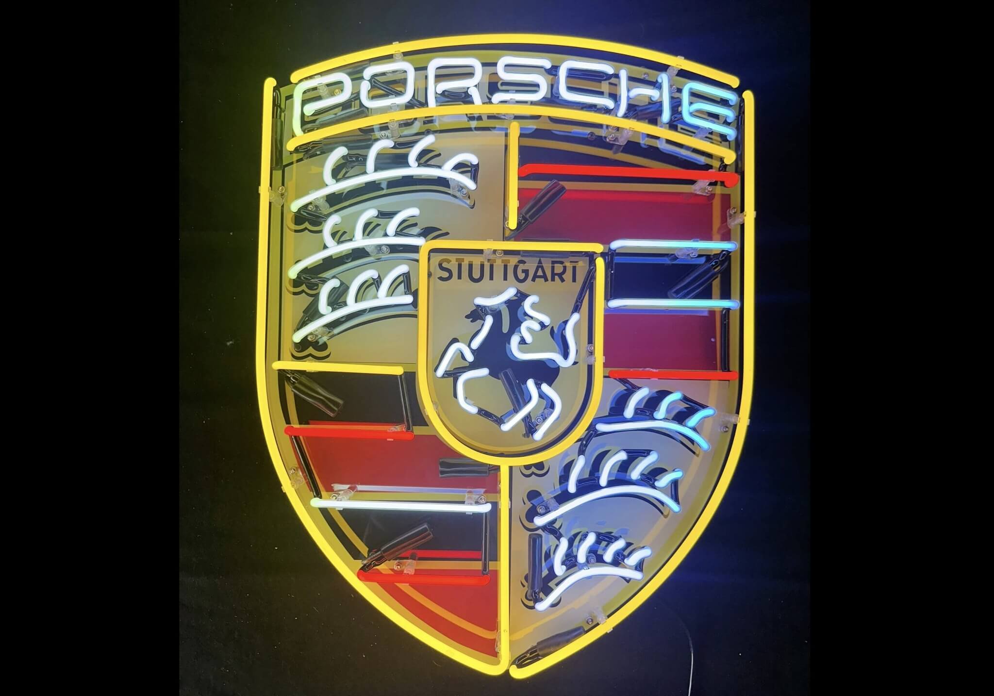 DT: Illuminated Porsche Neon Crest