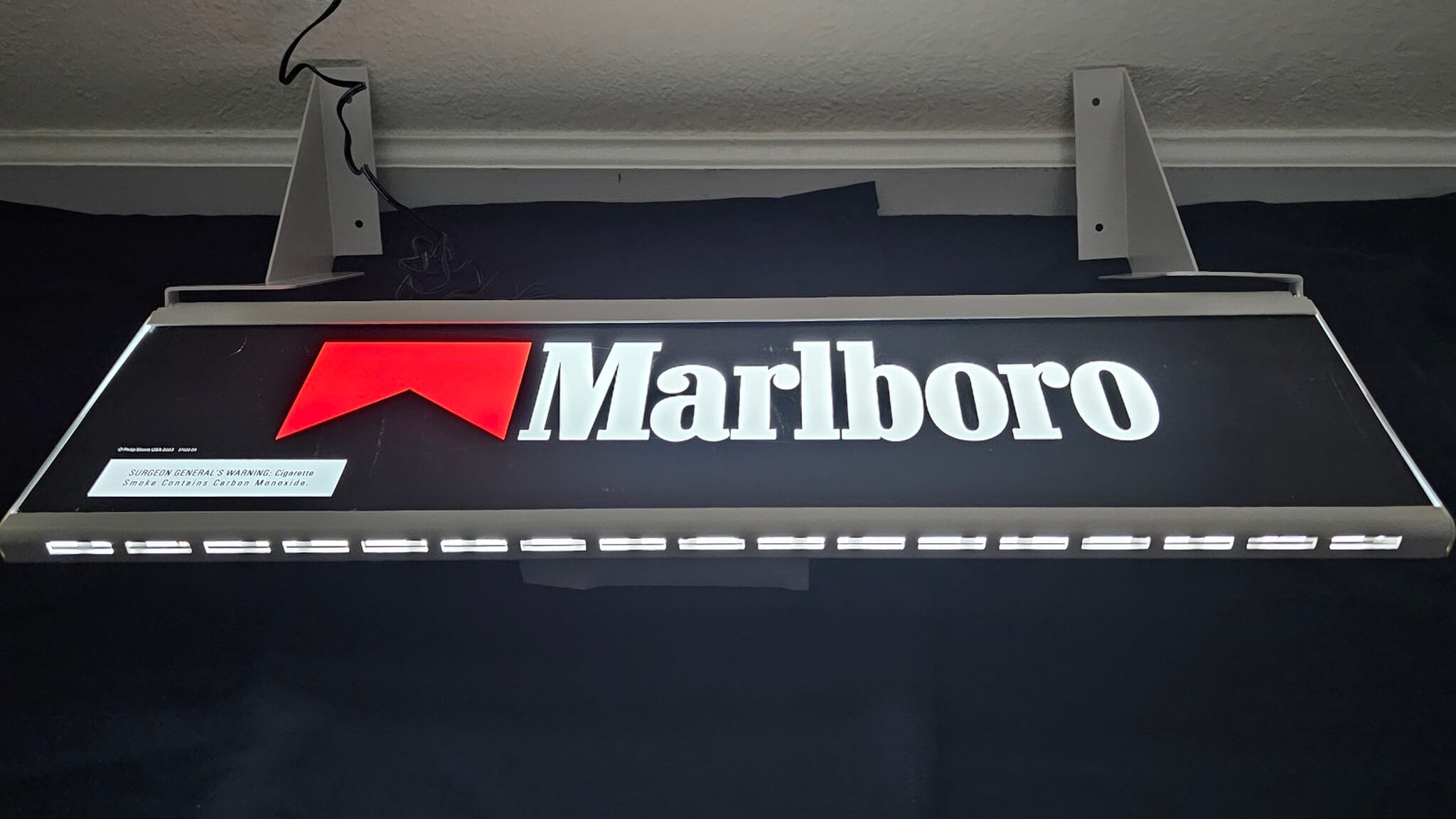 Illuminated Marlboro Display | PCARMARKET