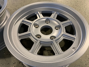 15" Staggered PAG Group-4 Wheels (Silver)