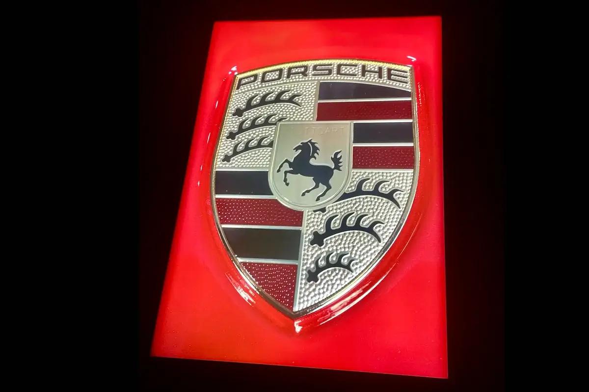 Illuminated Porsche Crest (27" x 19" x 2")