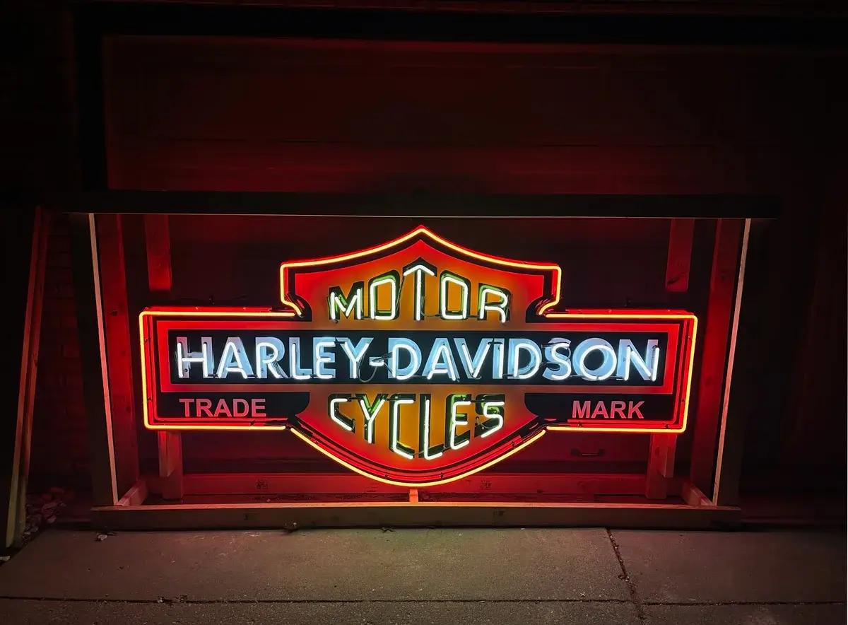 Large Neon Harley-Davidson Sign
