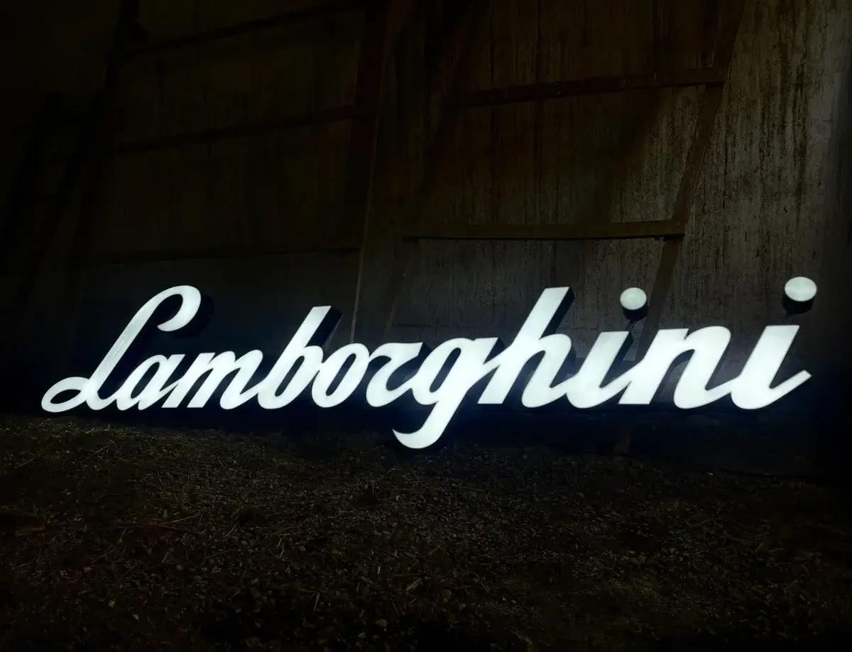 DT: Illuminated Lamborghini Sign