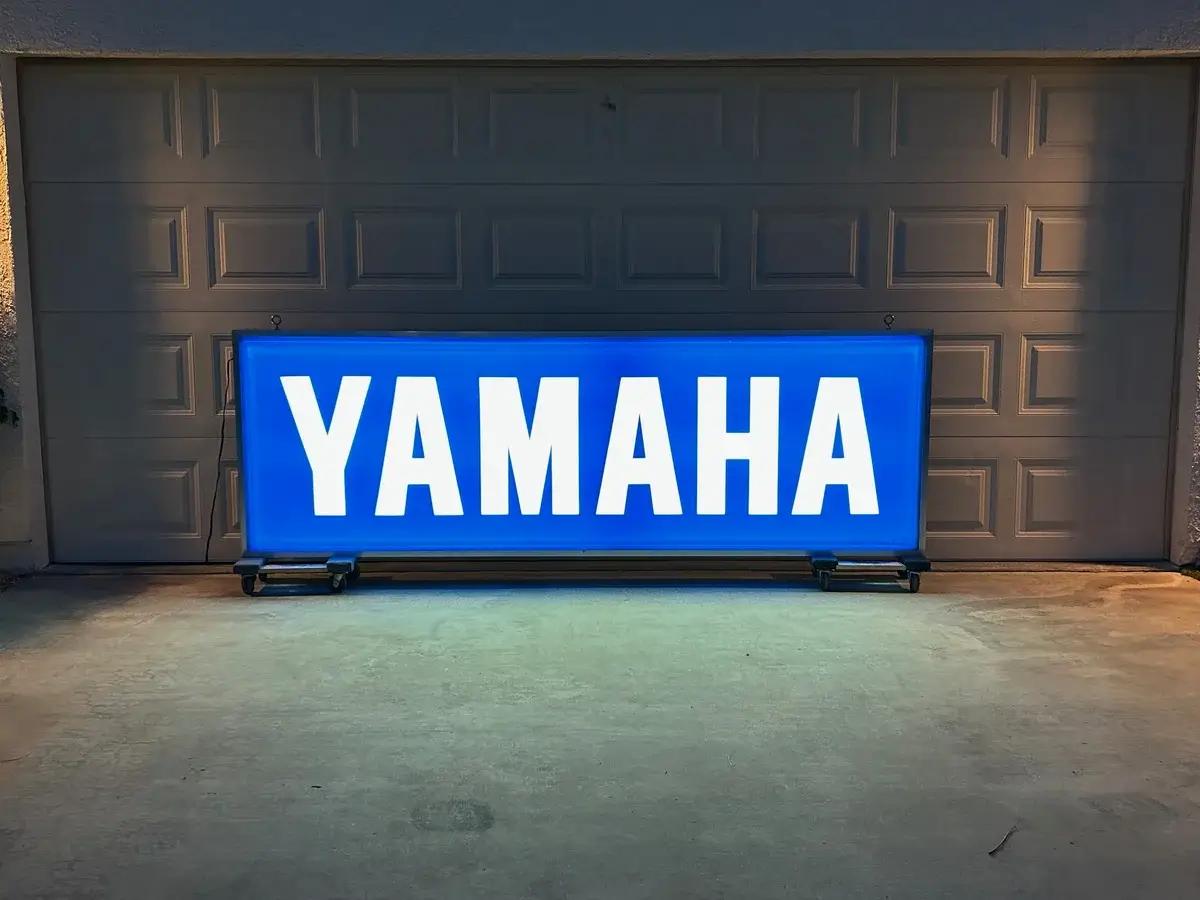 DT: Large Illuminated 2000s Yamaha Sign by Dualite