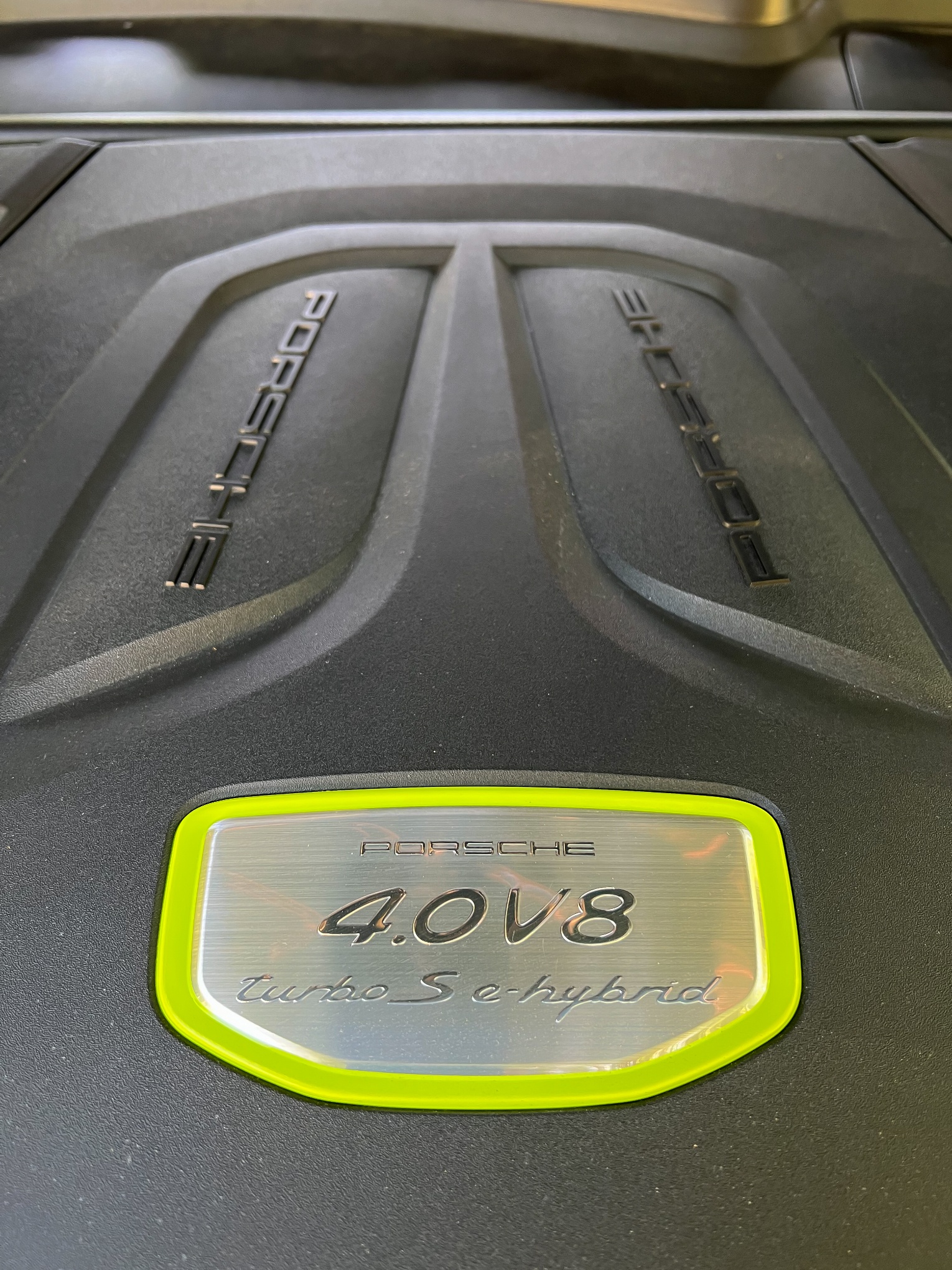  2k-Mile 2021 Porsche Cayenne Turbo S E-Hybrid Coupe