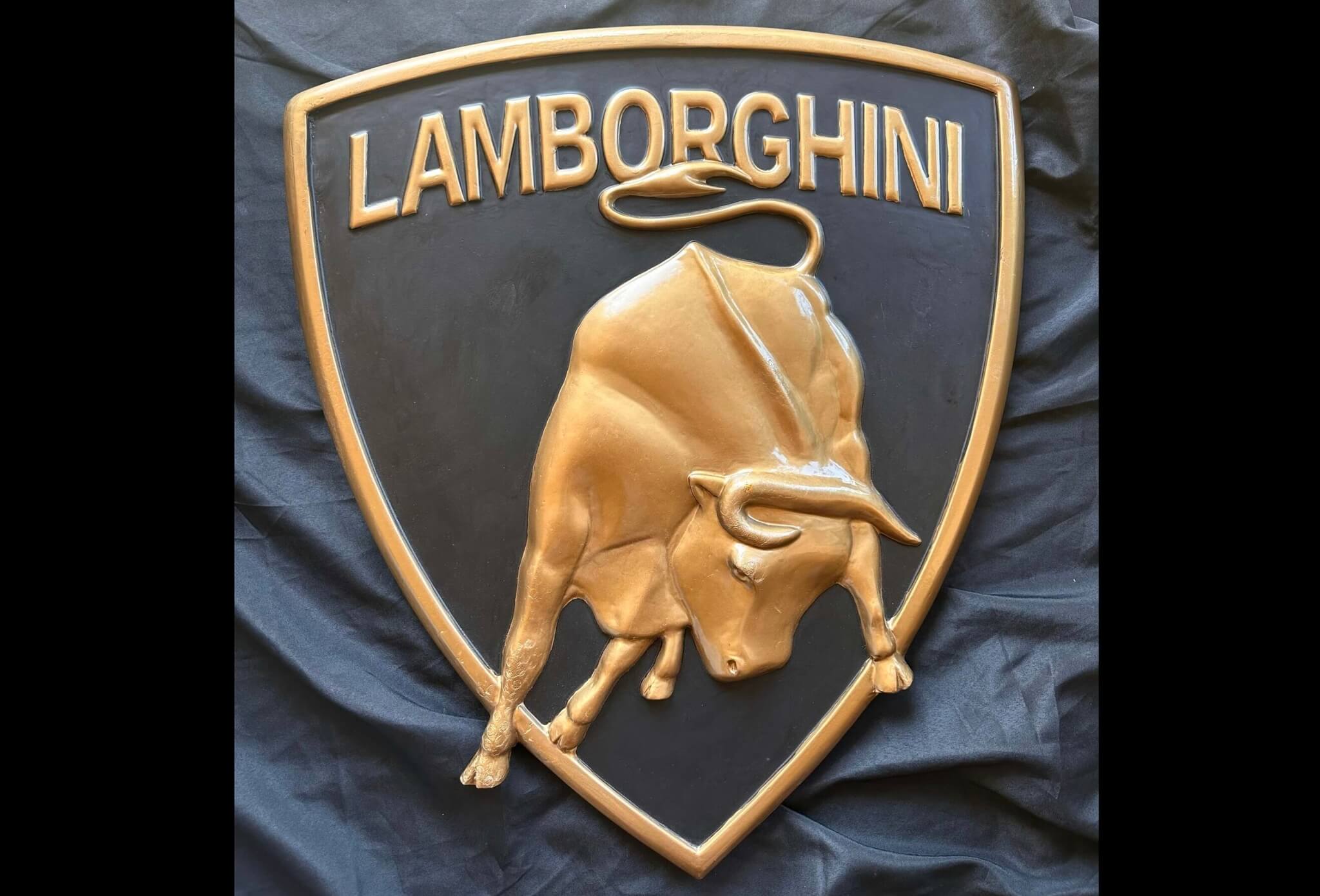 DT: Lamborghini Dealership Shield Sign