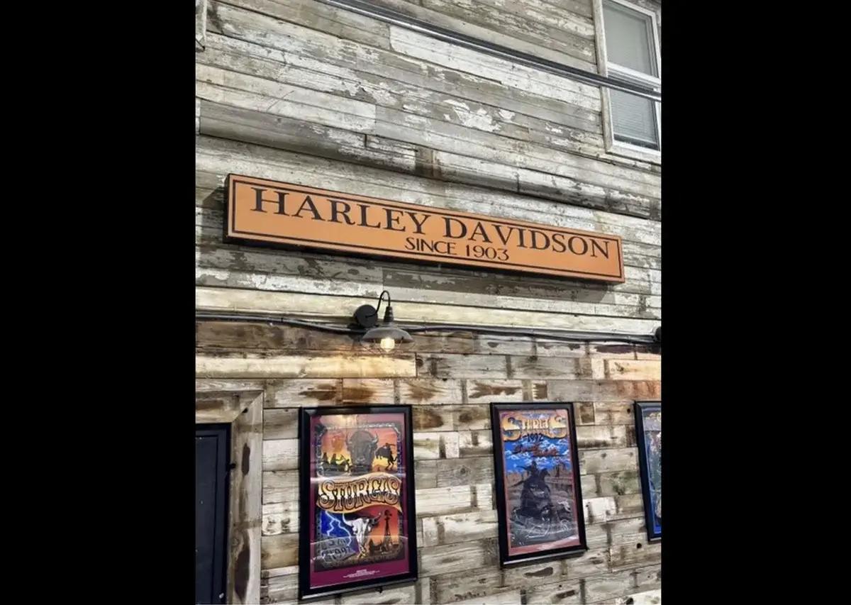 Illuminated Harley-Davidson Sign
